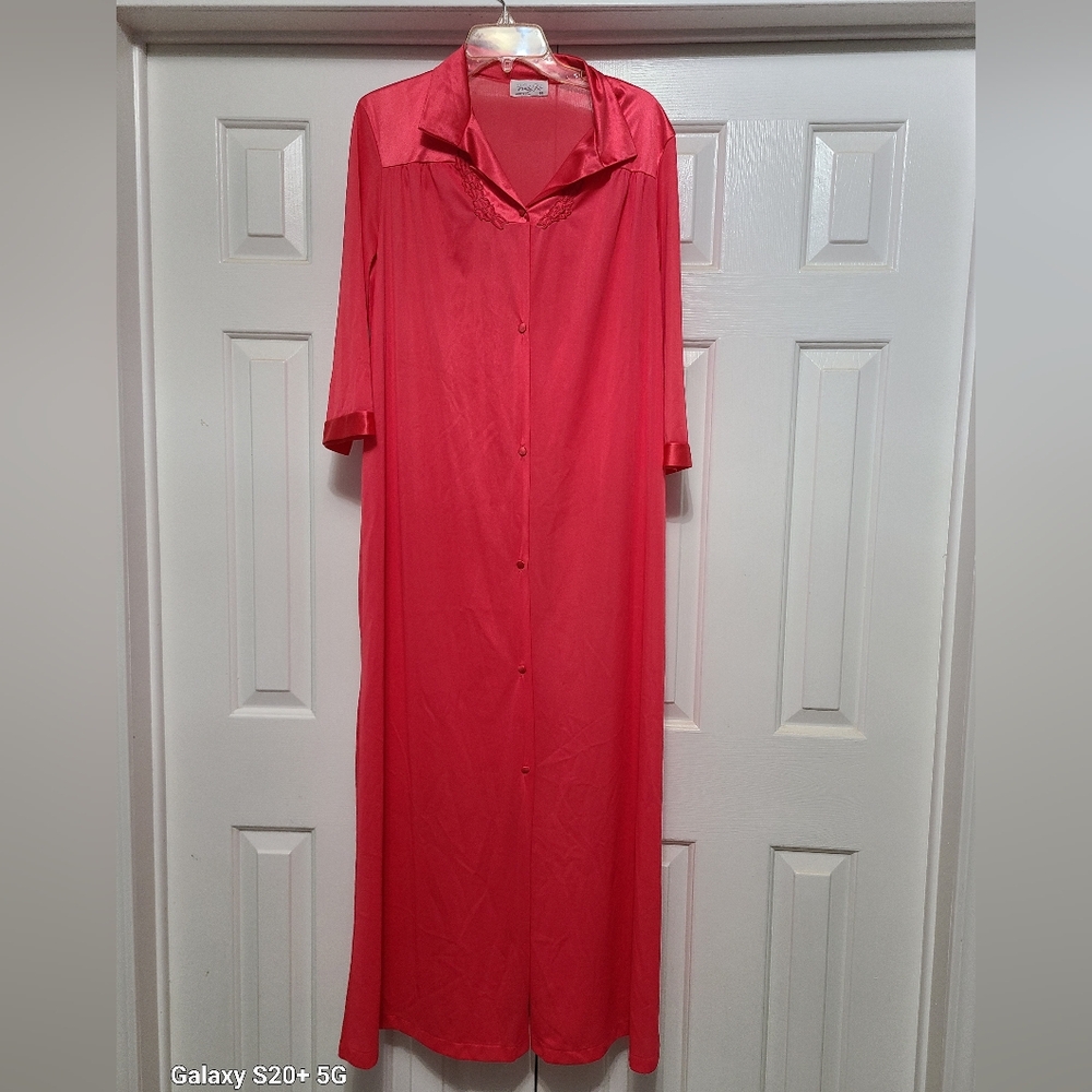 Vintage Vanity Fair Robe HouseCoat Hot Coral/Pink Floral Applique Size M USA